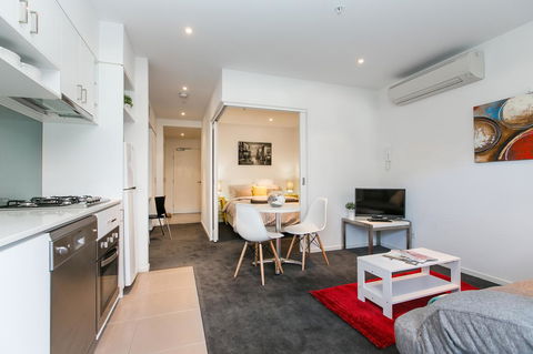 Complete Host The River Apartments - Darwin Tourism 1