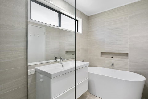 Fairhills - NEW LISTING, Beautifully Styled - Darwin Tourism 7