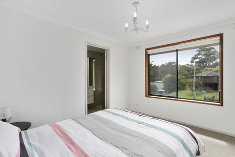 Fairhills - NEW LISTING, Beautifully Styled - Darwin Tourism 5