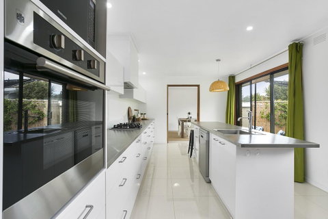 Fairhills - NEW LISTING, Beautifully Styled - Darwin Tourism 2