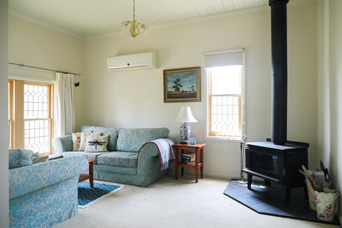 Miss Pym's Cottage - Darwin Tourism 35