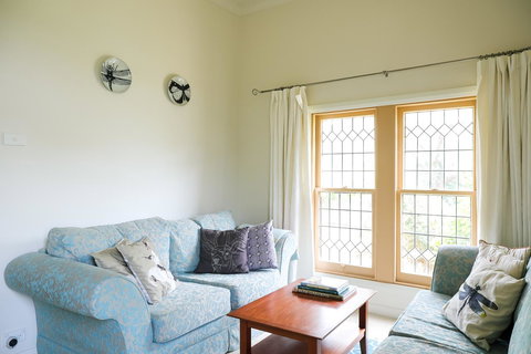 Miss Pym's Cottage - Darwin Tourism 40