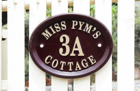 Miss Pym's Cottage - Darwin Tourism 6