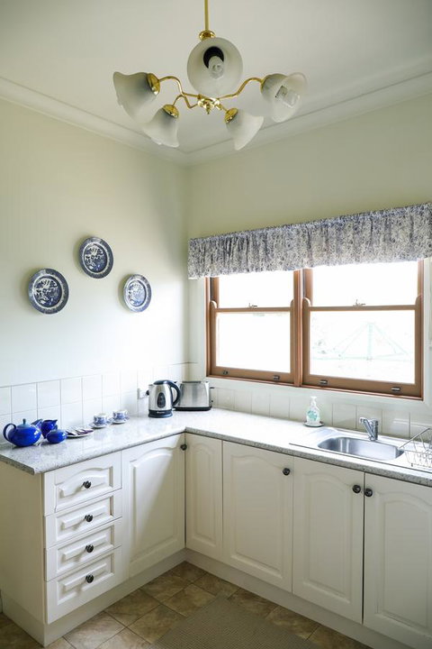 Miss Pym's Cottage - Darwin Tourism 27