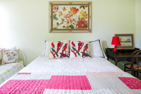 Miss Pym's Cottage - Darwin Tourism 24