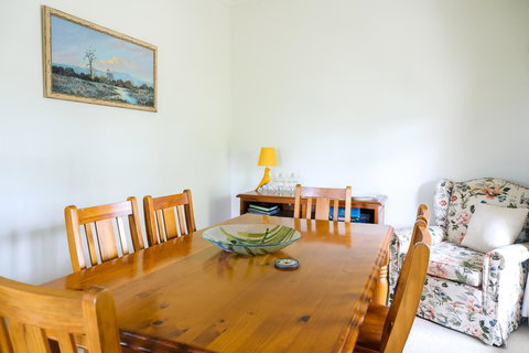 Miss Pym's Cottage - Darwin Tourism 37