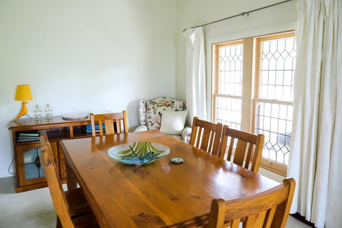 Miss Pym's Cottage - Darwin Tourism 36