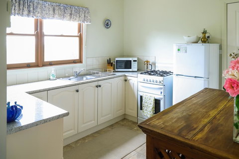 Miss Pym's Cottage - Darwin Tourism 26