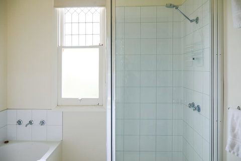 Miss Pym's Cottage - Darwin Tourism 9