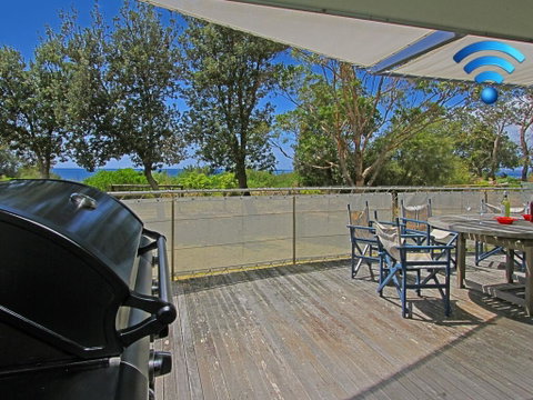 The Boathouse - Comfortable Beachfront Home - Darwin Tourism 0