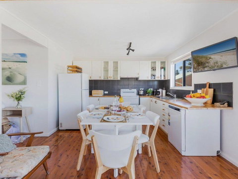 The Chalet At Callala Beach - Beach House Character - Darwin Tourism 1