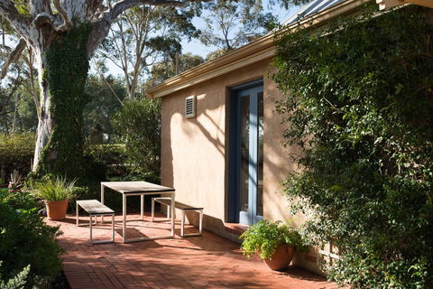 The Cottage At Riverside Farm - Darwin Tourism 3