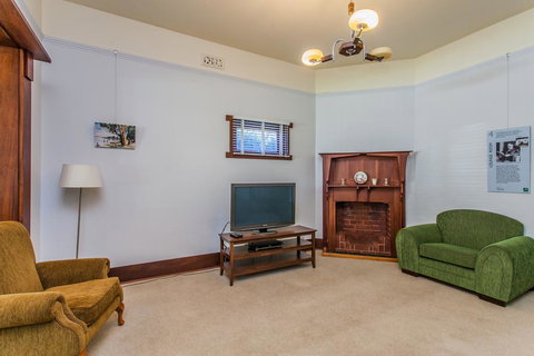 The Curtin Family Home - Darwin Tourism 1