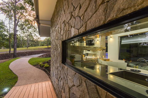 The Feathered Nest - Luxury Wildlife Retreat - Darwin Tourism 2