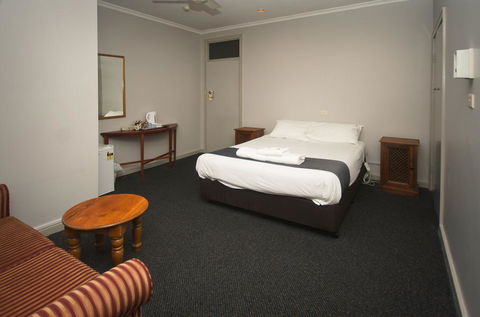 The George Hotel - Darwin Tourism 3