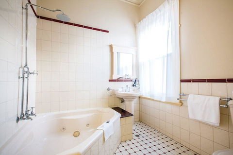 The Glenferrie Hotel Hawthorn - Darwin Tourism 1
