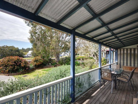The Lakes Cottage - Darwin Tourism 2