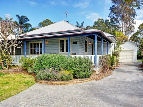 The Lakes Cottage - Darwin Tourism 0