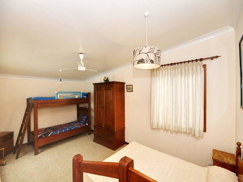 The Lakes Cottage - Darwin Tourism 3