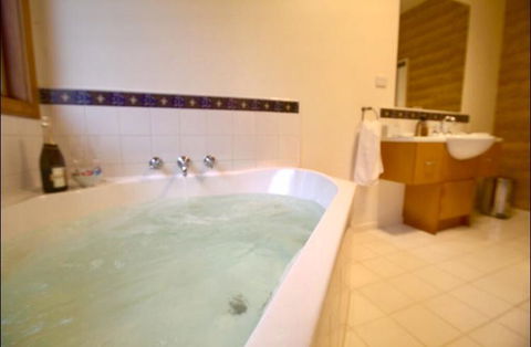 The Orchard Luxury Accommodation - Darwin Tourism 2