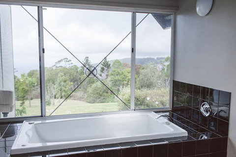The Retreat Tamborine Mountain - Darwin Tourism 1