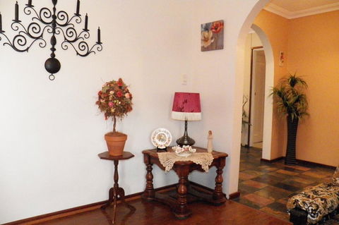 The Spanish Retreat And BnB - 24 Hrs - Darwin Tourism 2