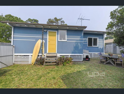 Toot Toot ! 50s Classic Beach House With Bungalow - Darwin Tourism 3