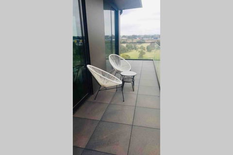 Top Floor Views, Yarraville, 2 Bedroom, 2bathroom - Darwin Tourism 0