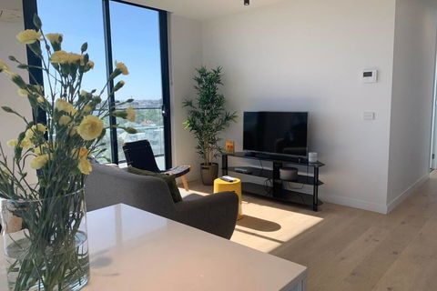 Top Floor Views, Yarraville, 2 Bedroom, 2bathroom - Darwin Tourism 2
