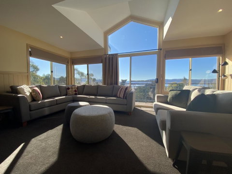 Torino 6 - Lake Jindabyne & Snowy Mountain Views - Darwin Tourism 2