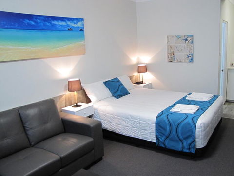 Top Of The Town Motor Inn - Darwin Tourism 1