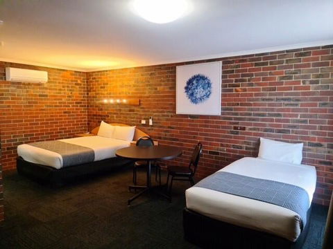 Town House Motor Inn - Darwin Tourism 1