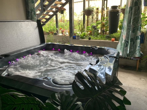 Tranquil Spa Retreat - Darwin Tourism 1