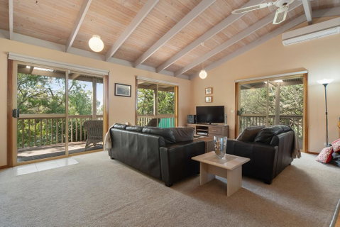 Treeside Retreat - Darwin Tourism 1