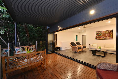 Trinity Beach Hideaway - Darwin Tourism 2