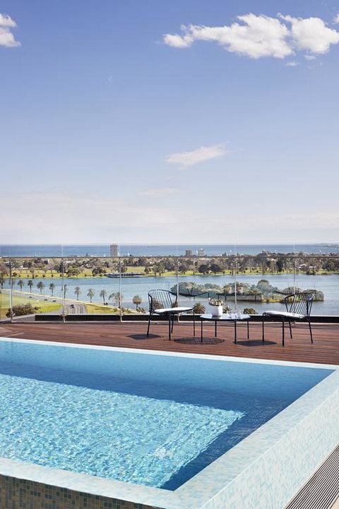 Tyrian Albert Park Lake - Darwin Tourism 3