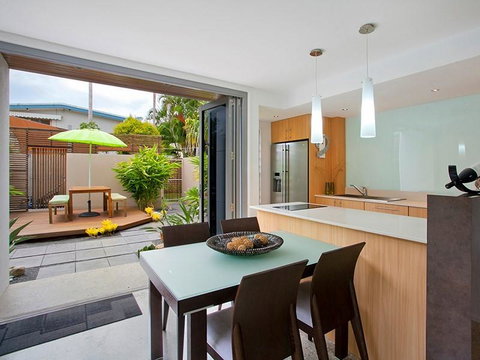U3/27 Noosa Parade, Noosa Sound - Darwin Tourism 1