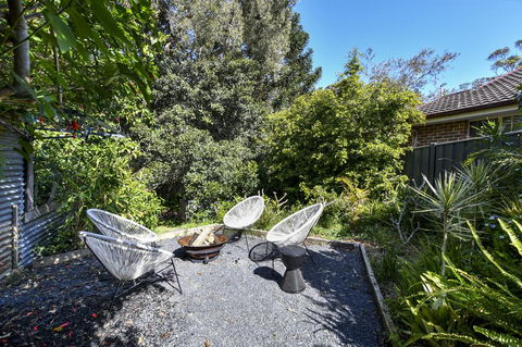 UMINA BEACH KOKOMO- Walk To The Beach, FAMILY And PET FRIENDLY Set Of 3 Vintage Original Holiday Flats & Vintage Caravan And Bat - Darwin Tourism 3