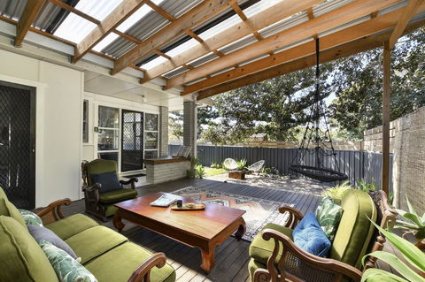 UMINA BEACH KOKOMO- Walk To The Beach, FAMILY And PET FRIENDLY Set Of 3 Vintage Original Holiday Flats & Vintage Caravan And Bat - Darwin Tourism 2