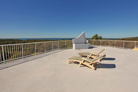 Unit 4, Coolum Sands Apartments, 34 First Avenue Coolum Beach, 400 BOND, LINEN SUPPLIED - Darwin Tourism 3