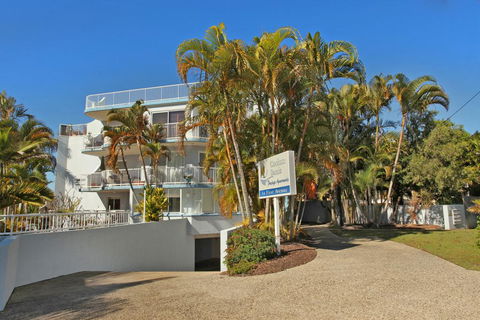 Unit 4, Coolum Sands Apartments, 34 First Avenue Coolum Beach, 400 BOND, LINEN SUPPLIED - Darwin Tourism 2