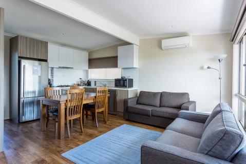 Upstairs Cottage On Beachurst - Darwin Tourism 3