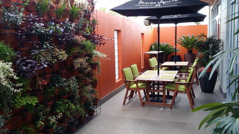 Warners Bay Hotel - Darwin Tourism 1