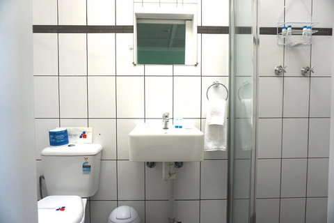 Warners Bay Hotel - Darwin Tourism 2