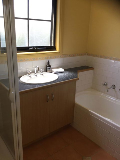 At The Beach Apartments - Darwin Tourism 9