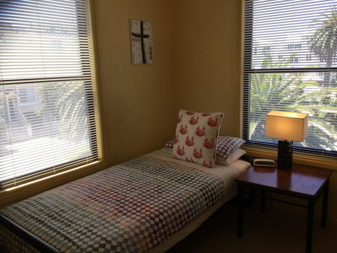 At The Beach Apartments - Darwin Tourism 4