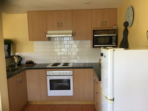 At The Beach Apartments - Darwin Tourism 8