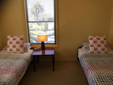 At The Beach Apartments - Darwin Tourism 3
