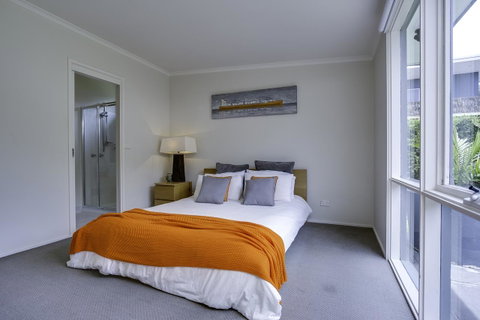 Heather's Hideaway Sorrento - Darwin Tourism 11