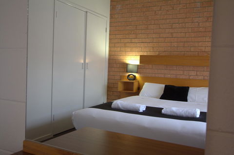 Blue Whale Motor Inn & Apartments - Darwin Tourism 24